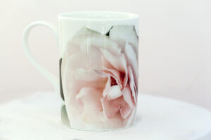 Elizabeth Casson Mug handle left