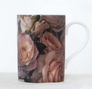 Blush roses mug handle right